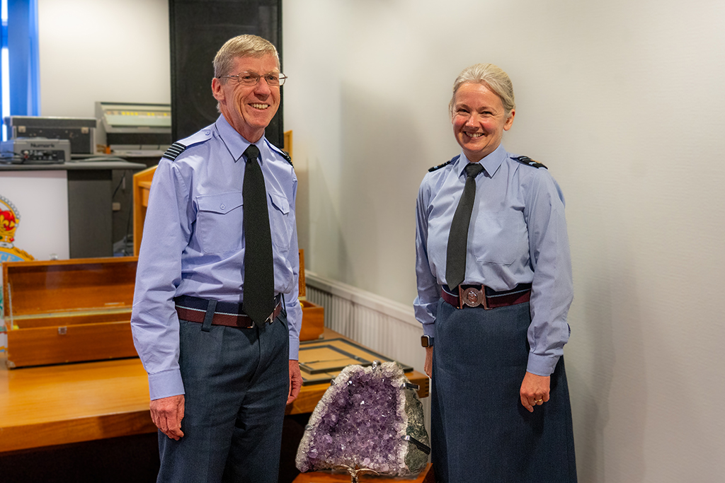 Robins Trophy, presented to Officer Commanding 4624 Squadron, Wing Commander Evans (left) by Director Reserves, Air Vice-Marshal Lincoln (right) at the RAuxAF Conference at RAF Henlow in Oct 25